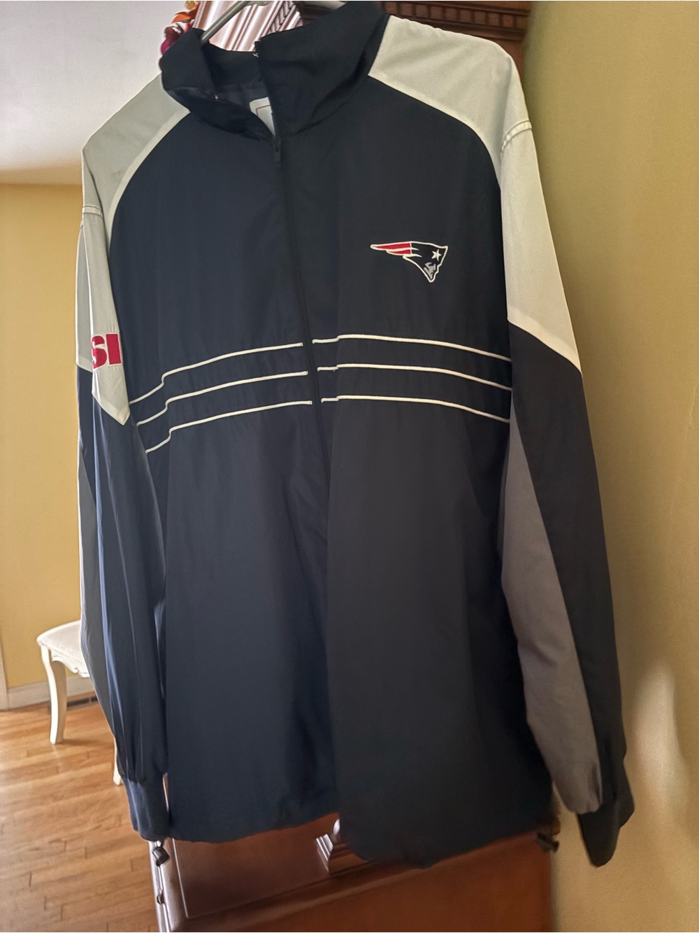 New England Patriots Men's Black & Gray Windbreaker Jacket
